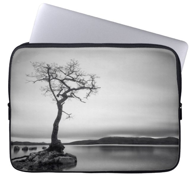 Einsamer bloßer Baum Laptopschutzhülle (Vorderseite)