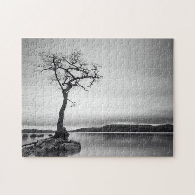 Einsamer bloßer Baum Puzzle (Horizontal)