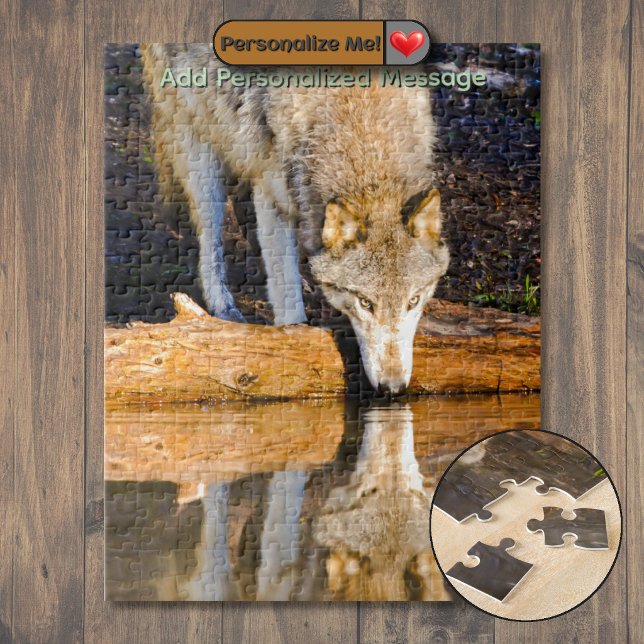 Einsamer Wolf spiegelt sich im Teich Puzzle (Lone Wolf Reflection in Pond Jigsaw Puzzle)
