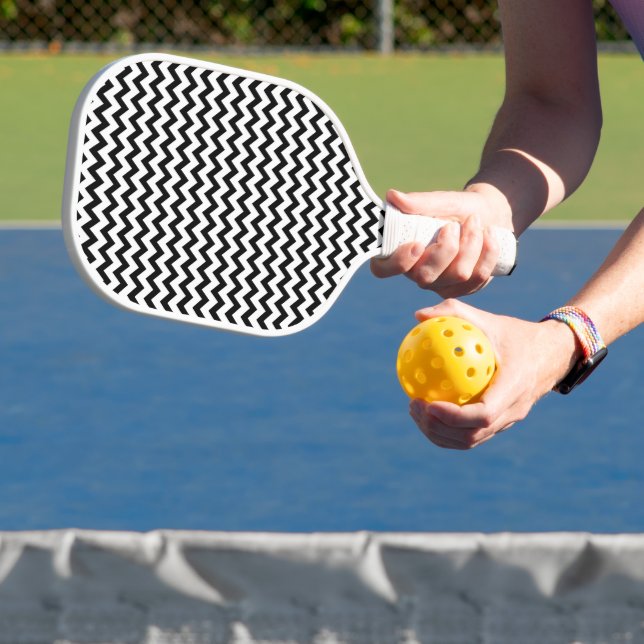 Einseitiges Zickzack Zig-Zag-Muster Schwarz-weiß Pickleball Schläger (InSitu)