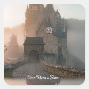 Einst träumerisches Fantasie-Schloss Quadratischer Aufkleber