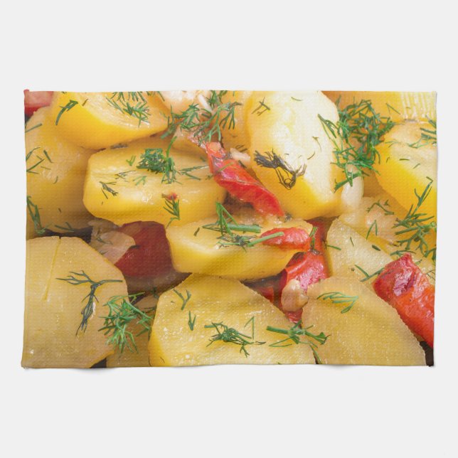 Eintopfgericht der Kartoffeln mit Zwiebel, grünem Küchentuch (Horizontal)