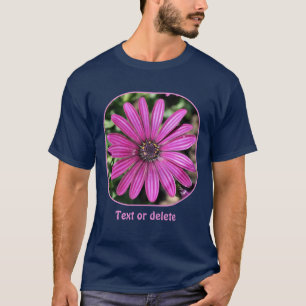 Einzelne lila afrikanische Gänseblümchen-Blume per T-Shirt