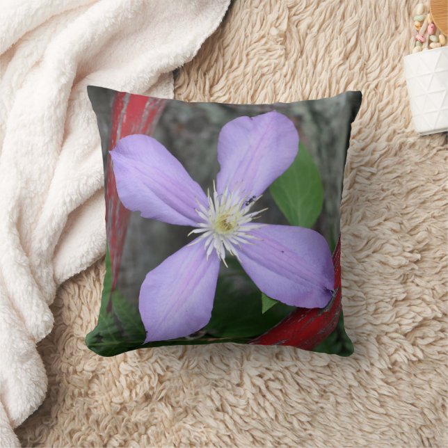 Einzelne lila Clematis-Blüte  Kissen (Decke)