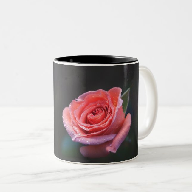 Einzelne rosa Rose Zweifarbige Tasse (VorderseiteRechts)