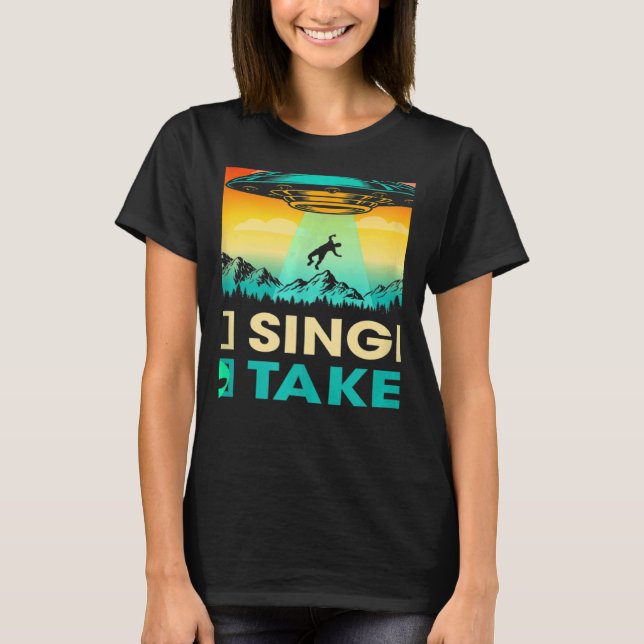 Einzelperson oder Gebunden  Alien UFO Valentinstag T-Shirt (Vorderseite)