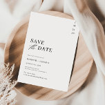 Einzigartige moderne Schwarz-Weiß-Hochzeit Save The Date<br><div class="desc">Lass deine Liebe mit einem zeitlosen Save the Date an. Dieses elegante Design besticht durch eine kühne "Save the Date" Überschrift mit klassischer Typografie, die alle Set auf einem knackigen schwarz-weißen Hintergrund darstellen. Die minimalistische Ästhetik ist perfekt für das moderne Paar, und die Schwarz-Weiß-Farbgebung sorgt dafür, dass dies Save the...</div>