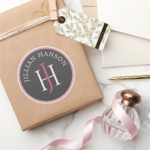 Einzigartige Monogramm-Logo-Rose und rosa Umschlag Runder Aufkleber