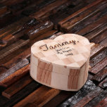 Einzigartige Schmuckbox mit Gravur<br><div class="desc">Platzieren Sie Ihren Ring oder Ihr Charme Geschenk in diese individuell anpassbare Box,  mit Ihren eigenen Empfindungen eingraviert.</div>