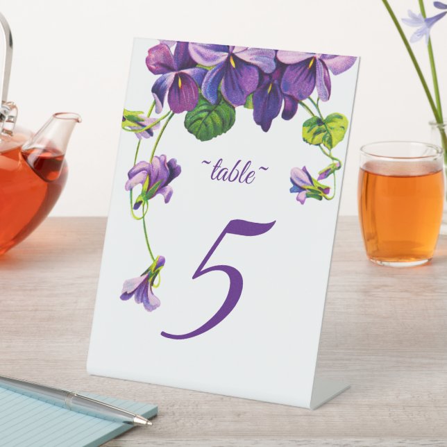 Einzigartige Tischnummer des Holzbalkon Beach Them Sockelschild (In Situ)