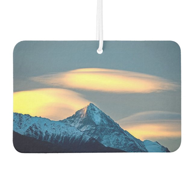 Einzigartige Wolken über schneebedeckte Berge Autolufterfrischer (Vorderseite)