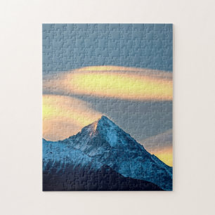 Einzigartige Wolken über schneebedeckten Bergen Puzzle