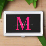Einzigartiger Anfangsname l Bold Pink & Black Typo Visitenkarten Dose<br><div class="desc">Ein einzigartiges Visitenkartengehäuse mit fett rosa und schwarzer Typografie. Die personalisierten Initialen werden in einem modernen,  auffälligen Schriftart präsentiert und schaffen ein stilvolles und berufliches Aussehen. Ideal für das Tragen und Organisieren Ihrer Visitenkarten mit persönlicher Touch.</div>