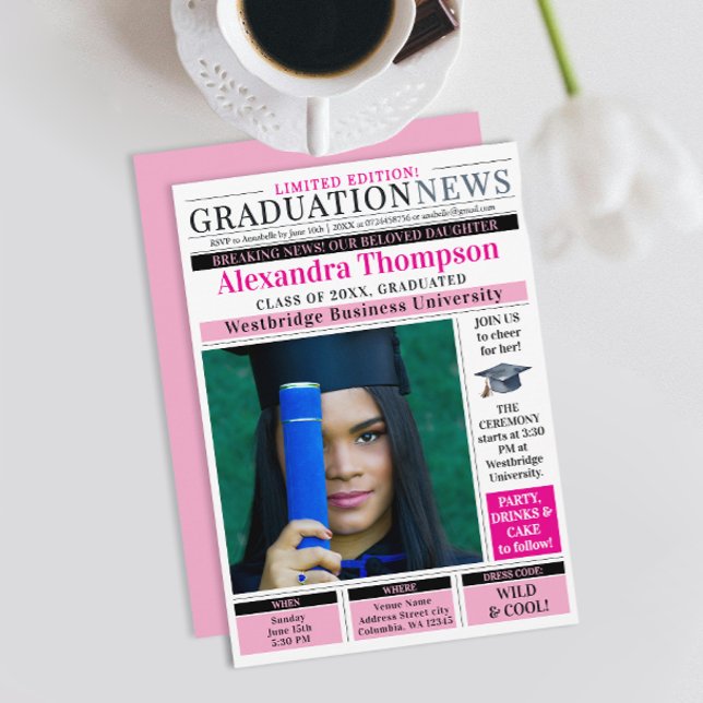 Einzigartiger Chic Hellrosa Zeitung Hochschulabsch Einladung (Von Creator hochgeladen)