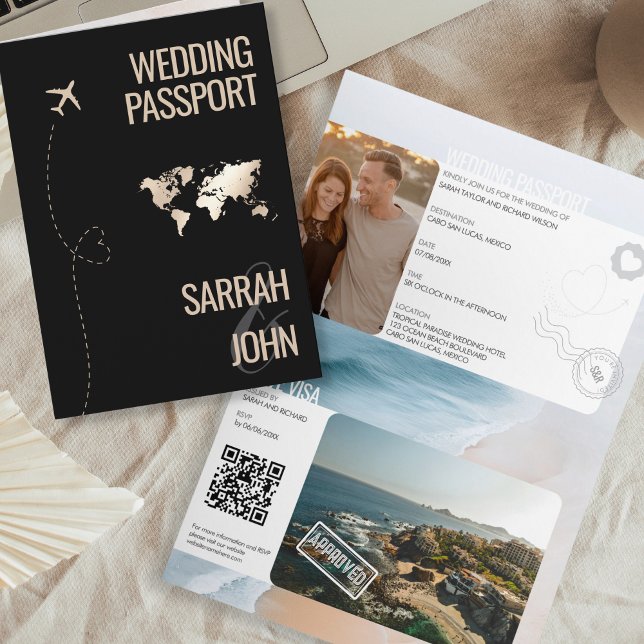 Einzigartiger moderner Reisepass-Hochzeit in Urlau Einladung (modern black and gold passport wedding invitation with beach background inside)