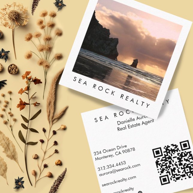 Einzigartiger Real Anwesen Agent Rocks Beach Foto  Quadratische Visitenkarte (Custom photography business cards with social media icons and QR code. Beach sunset)