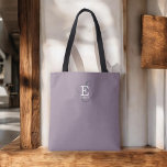 Einzigartiger Stilname und Monogramm-Typografie Li<br><div class="desc">Ein schönes Tote-Taschendesign mit eleganter,  stilvoller Darstellung Ihres Namens und Monogramms mit klassischen Serifen und einer verzierteren Schrifttyp in ausgewogener und symmetrischer Harmonie. Die drei Elemente verschmelzen mit einer ausgeklügelten Harmonie und kreieren Ihr eigenes Markenlogo. Hier mit einem beliebten staubigen lila Hintergrund mit Monogrammelementen in weiß und grau dargestellt.</div>
