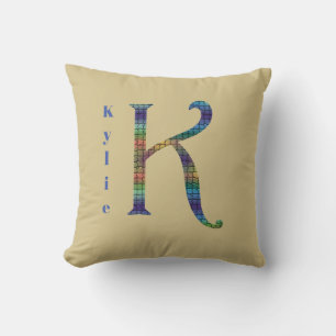 Einzigartiges Erdtone-Letter K-Monogramm Kissen