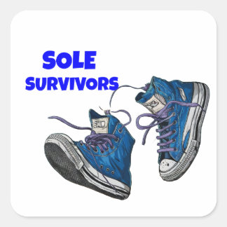 Einzige Überlebende - ein Paar gut geübter Trainer Quadratischer Aufkleber