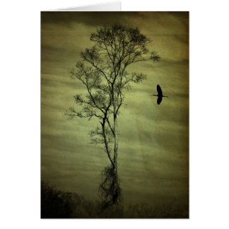Einziger Baum und Vogel