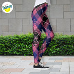 Einziges Muster für die Raute Rosa Lila Text Leggings<br><div class="desc">Diese karierten Leggings in Rosa und Schwarz fügen nicht nur Ihrem Kleiderschrank eine stilvolle Touch hinzu,  sondern bieten auch die Möglichkeit,  Gottes Liebe mit den Menschen um Sie herum zu teilen. Passen Sie sie mit Ihrer Lieblingskriptur oder -botschaft an,  um Positivität und Inspiration überall zu verbreiten.</div>