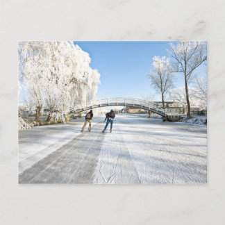 Eis, das in den Niederlanden scating ist Postkarte