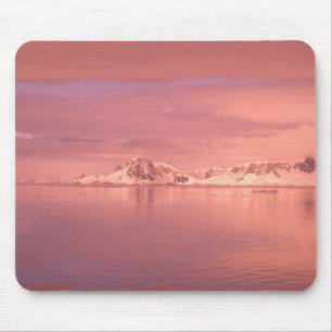 Eis, Schnee, Eisberge in den Kanälen entlang der Mousepad