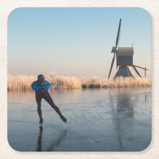 Eis-Skaten hinter Windmühle und REEDUntersetzer Rechteckiger Pappuntersetzer (Vorderseite)