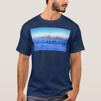 Eis-Skater vor einem Schloss T-Shirt