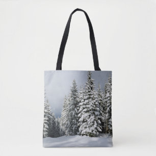 Eis und Schnee Pine Woodland, Österreich