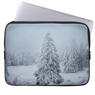 Eis und Schnee Wald, Schweizer Alpen Laptopschutzhülle