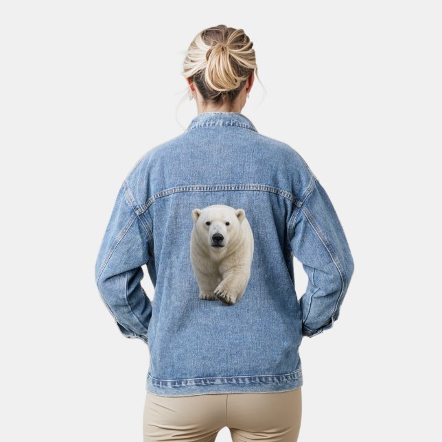 Eisbär nähert sich jeansjacke (Modell)