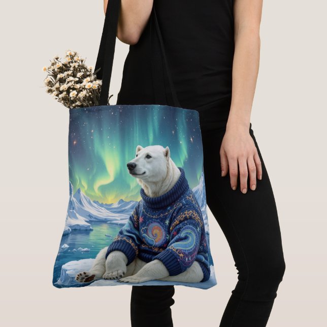 Eisbär sitzt unter Nordlichtern (Von Nahem)