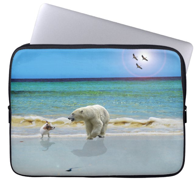 Eisbär und Jack Russel am Strand, Laptopschutzhülle (Vorderseite)