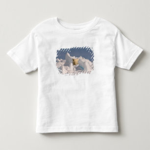 Eisbär, Ursus maritimus, in rauen Eis Kleinkind T-shirt