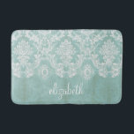 Eisblau Vintager Damast Muster mit grungy Finish Badematte<br><div class="desc">Ein Vintages Muster mit einer Tafel und Spitzen-Design. Schau genau auf die Blume und Blätter. Ein trendiges Design mit Juwelenfarben und Eleganz. Elemente können leichter angepasst werden, wenn Sie zuerst alle Foto und Texte ersetzen. Wenn Ihre Kunst noch angepasst werden muss, klicken Sie auf die Schaltfläche Diese anpassen. Das bringt...</div>