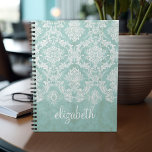 Eisblau Vintager Damast Muster mit grungy Finish Notizblock<br><div class="desc">Ein Vintages Muster mit einer Tafel und Spitzen-Design. Schau genau auf die Blume und Blätter. Ein trendiges Design mit Juwelenfarben und Eleganz. Elemente können leichter angepasst werden, wenn Sie zuerst alle Foto und Texte ersetzen. Wenn Ihre Kunst noch angepasst werden muss, klicken Sie auf die Schaltfläche Diese anpassen. Das bringt...</div>