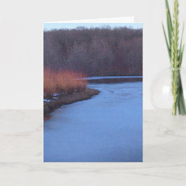 Eisblauer Teich und rote Bushs - Feiertagskarte