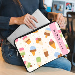 Eiscreme-Muster, Eiscreme, Ihr Name Laptopschutzhülle<br><div class="desc">Niedlich,  lustig und bezaubernd mit Eis und Sprinklen. Modernes und trendiges Geschenk,  perfekt für den Eisfreund in Ihrem Leben. Personalisieren Sie diese durch Hinzufügen von Namen,  Spitznamen,  Monogramm oder Initialen.</div>