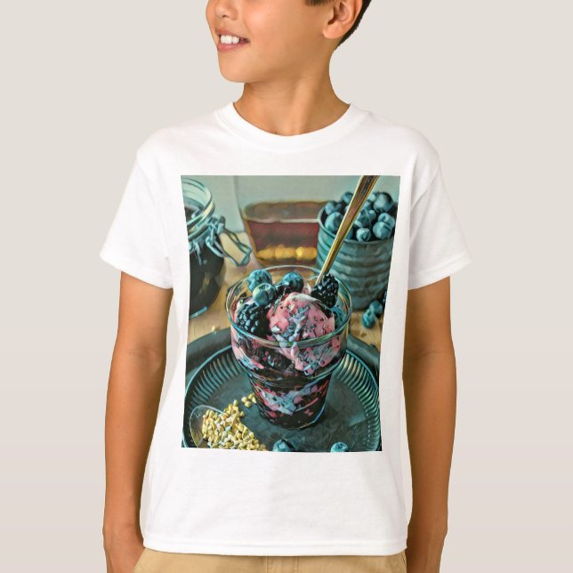 Eiscremekuchen mit Beeren T-Shirt (Vorderseite)