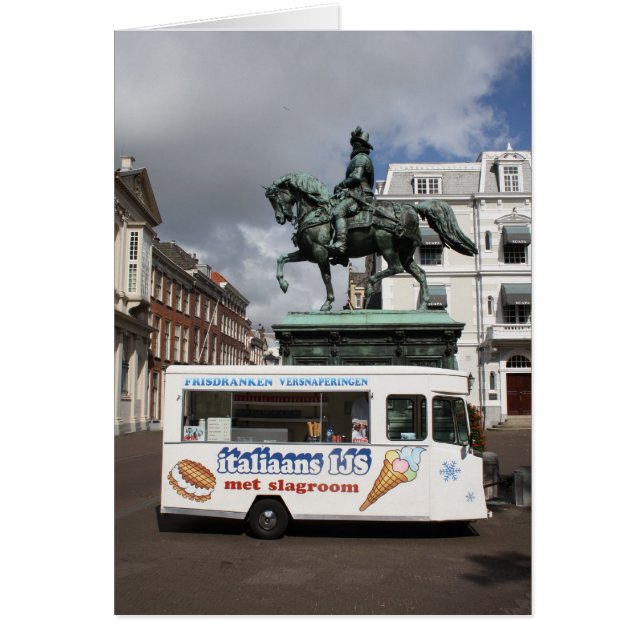 Eisdielen und Statue (Vorne)