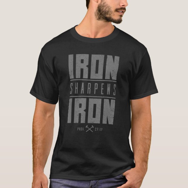 Eisen Sharpens Eisen Christlich Men Bible Scriptin T-Shirt (Vorderseite)