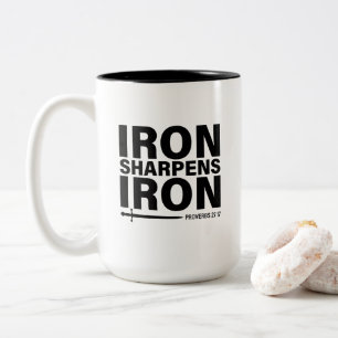 Eisen Sharpens Eisen - Sprichwörter 27:17 Tasse