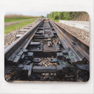 Eisenbahn verschwindet in der Ferne Mousepad