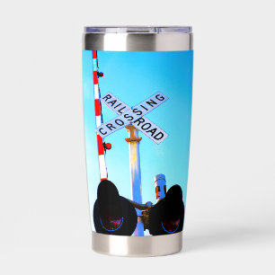 Eisenbahnüberquerung mit Bell atop Flashers Thermobecher