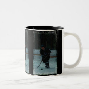 Eishockeyspieler beim Aufwärmen Zweifarbige Tasse