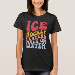 Eishockeyspieler wandern auf dem Wasser-Funny T-Shirt