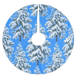 Eisige Baumträume Schneebedeckter Wald Polyester Weihnachtsbaumdecke