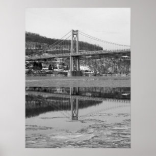 Eisige Brücken-Turm-Reflexion Poster