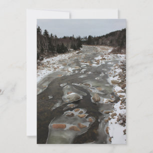 Eisiger Abdruck im Fluss